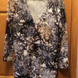 ISAAC MIZRAHI FLOWERED V-NECK BUTTON FRONT SWEATER - SIZE S- NWOT